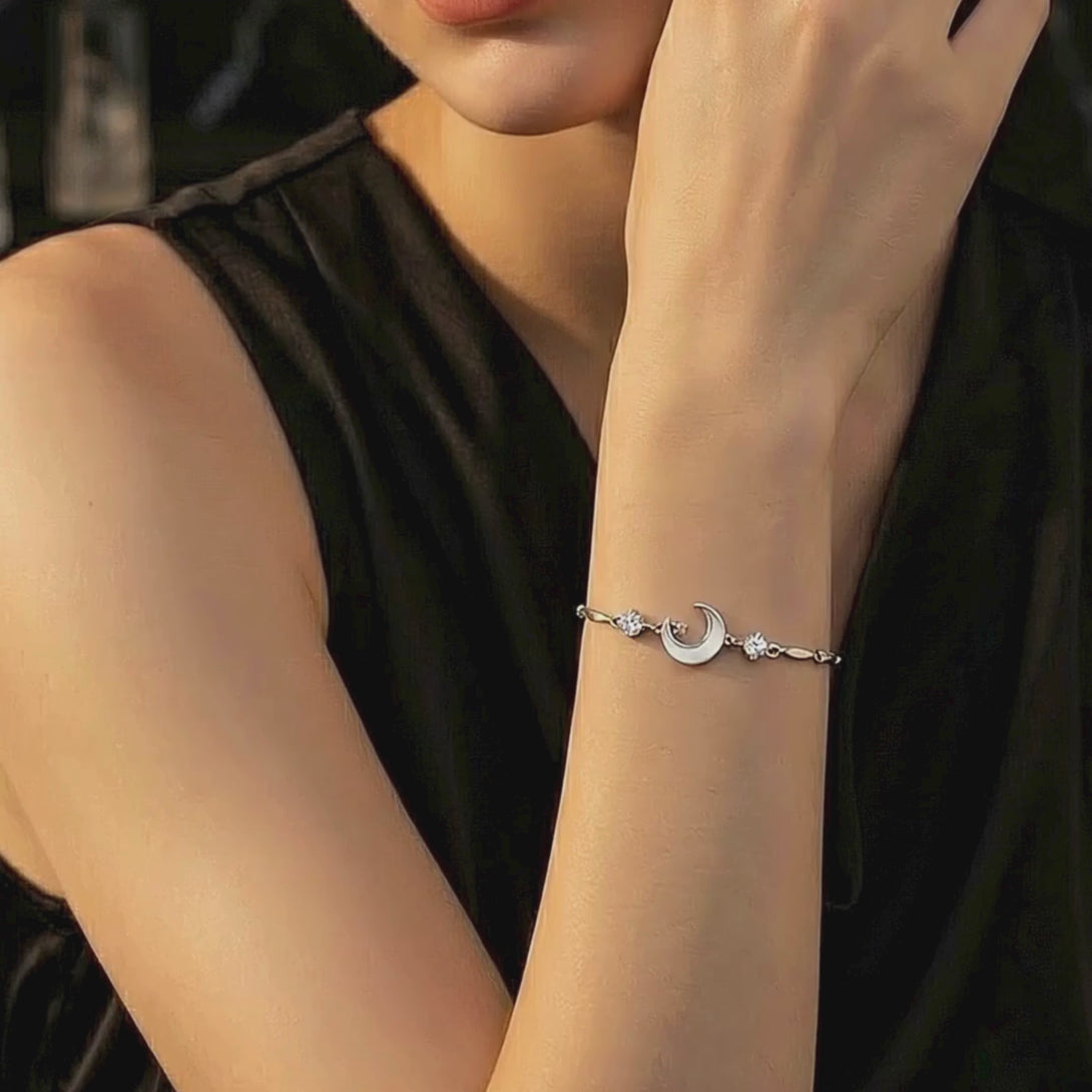 Video of the S999 fine silver moon and star bracelet in motion, demonstrating its radiant sparkle and high-fashion bar-link design.